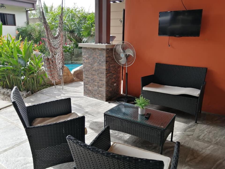 Elegant Villa In La Fortuna With Spacious Backyard Plus Very Private Pool & Parking エクステリア 写真