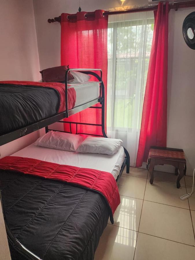 Elegant Villa In La Fortuna With Spacious Backyard Plus Very Private Pool & Parking エクステリア 写真