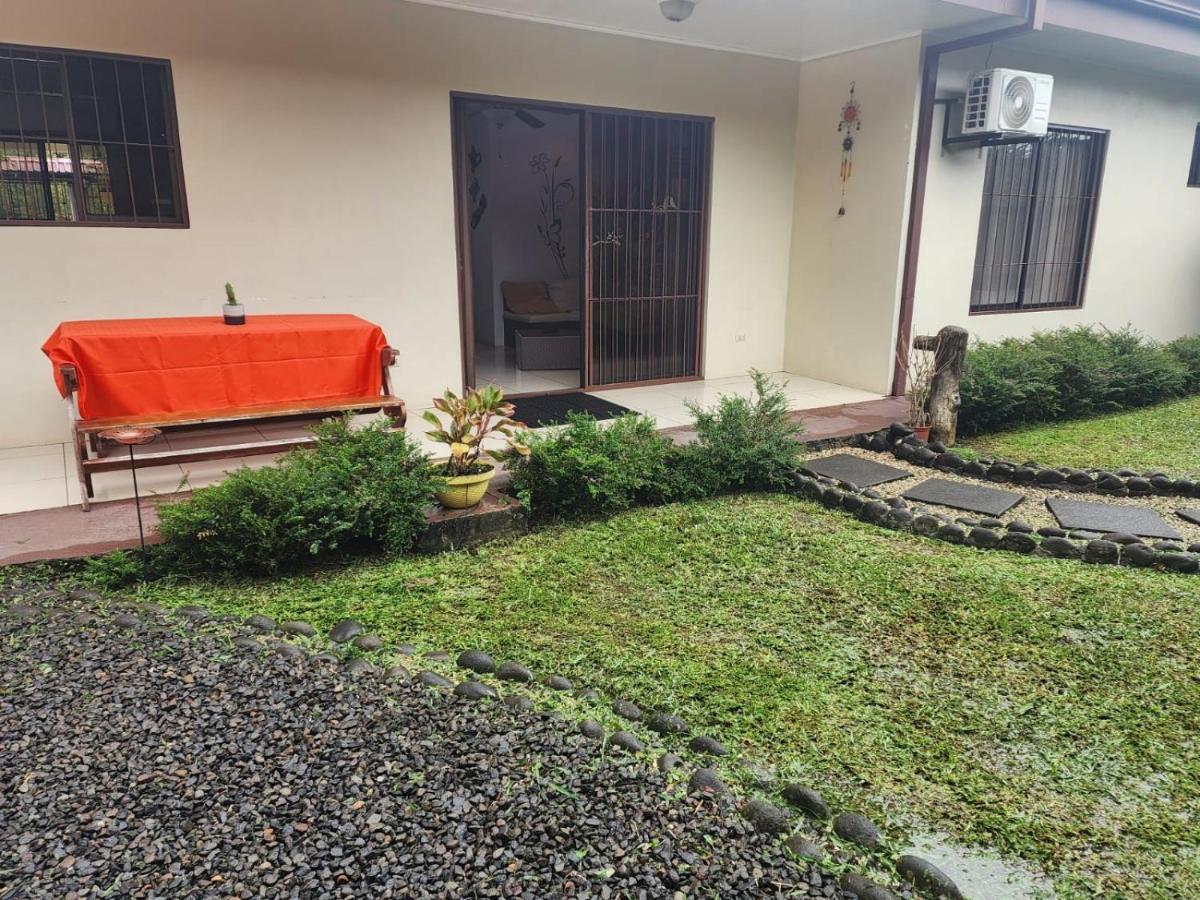 Elegant Villa In La Fortuna With Spacious Backyard Plus Very Private Pool & Parking エクステリア 写真